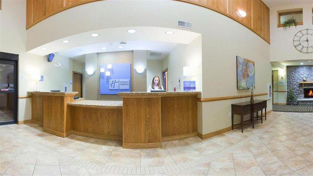 Holiday Inn Express Hotel & Suites Antigo By Ihg Экстерьер фото
