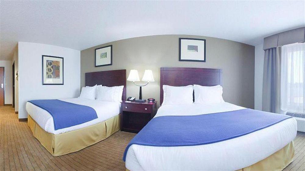 Holiday Inn Express Hotel & Suites Antigo By Ihg Экстерьер фото