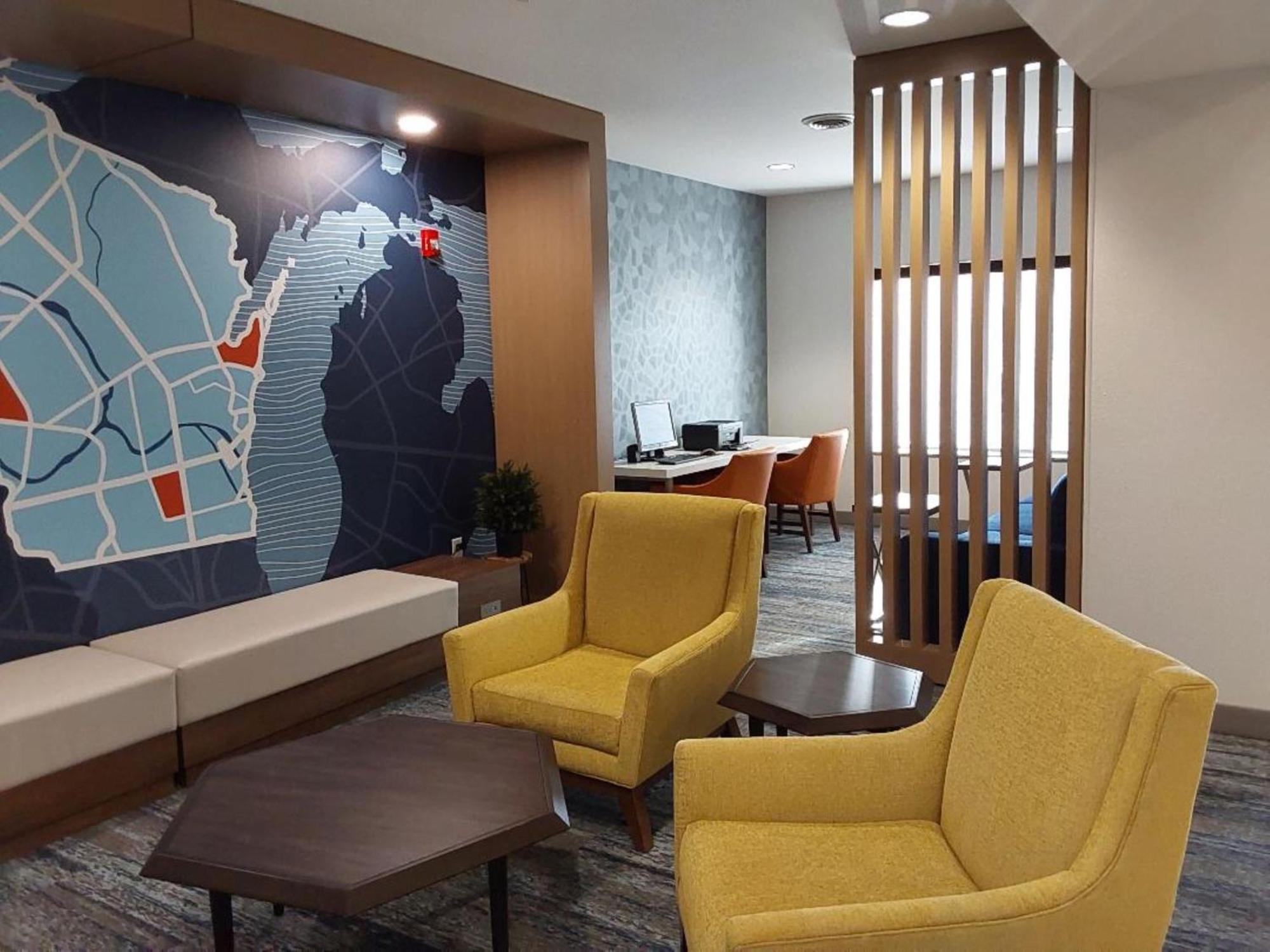 Holiday Inn Express Hotel & Suites Antigo By Ihg Экстерьер фото
