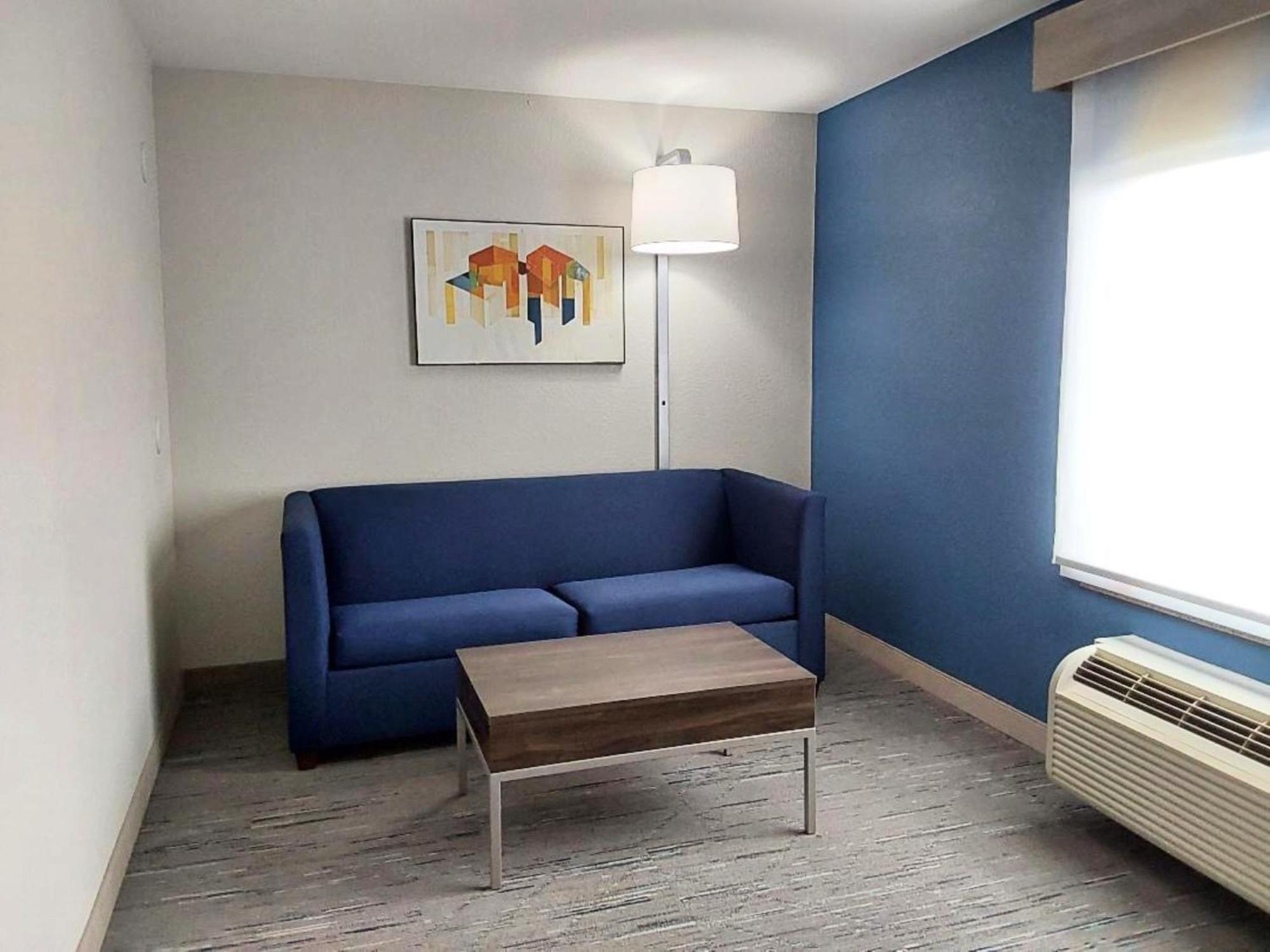 Holiday Inn Express Hotel & Suites Antigo By Ihg Экстерьер фото
