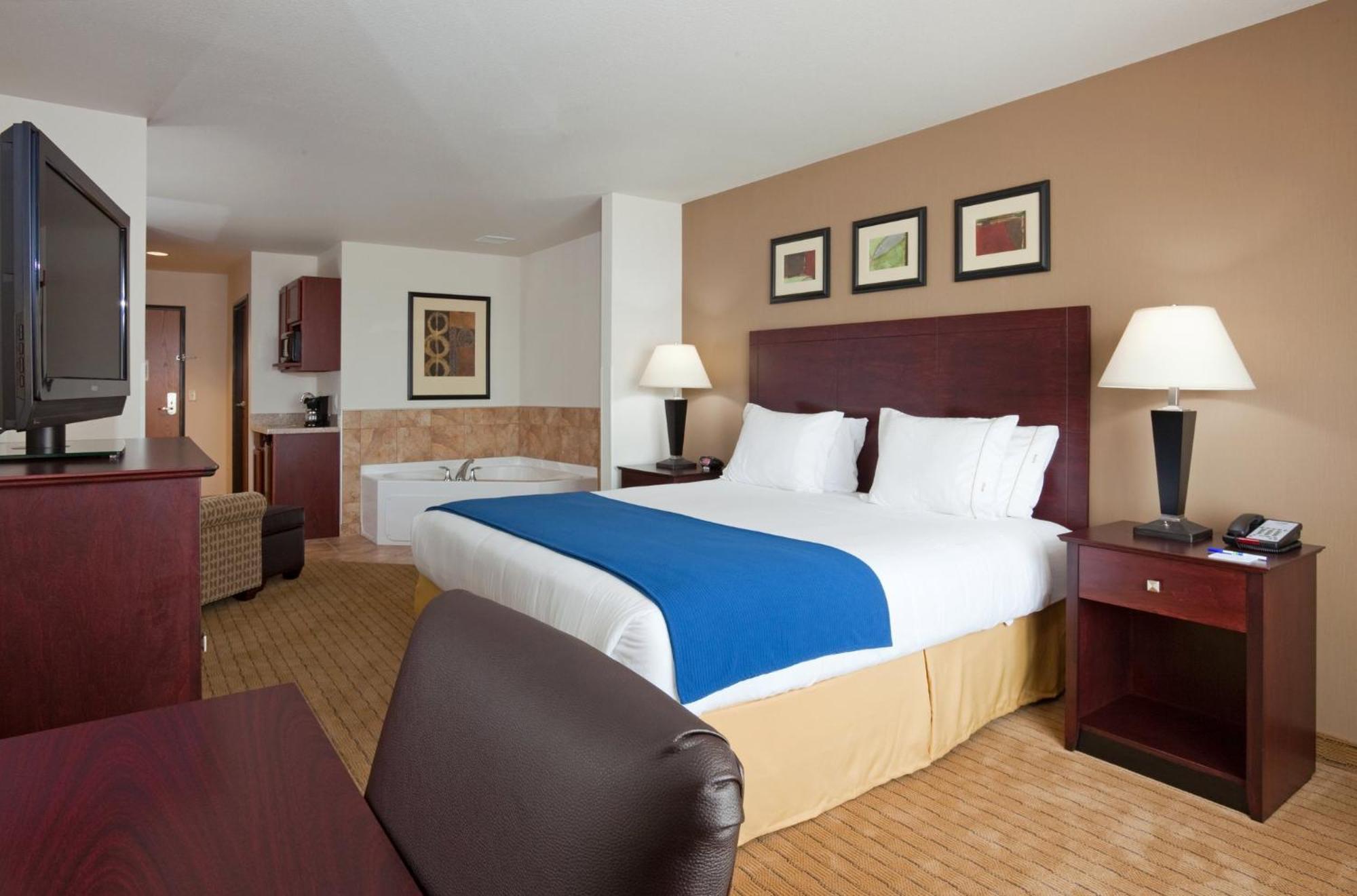 Holiday Inn Express Hotel & Suites Antigo By Ihg Экстерьер фото