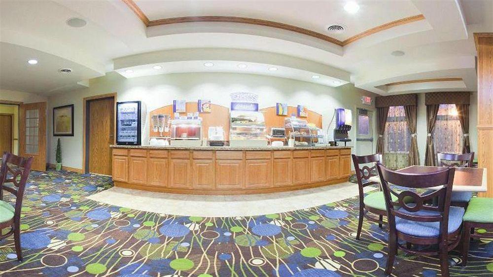 Holiday Inn Express Hotel & Suites Antigo By Ihg Экстерьер фото
