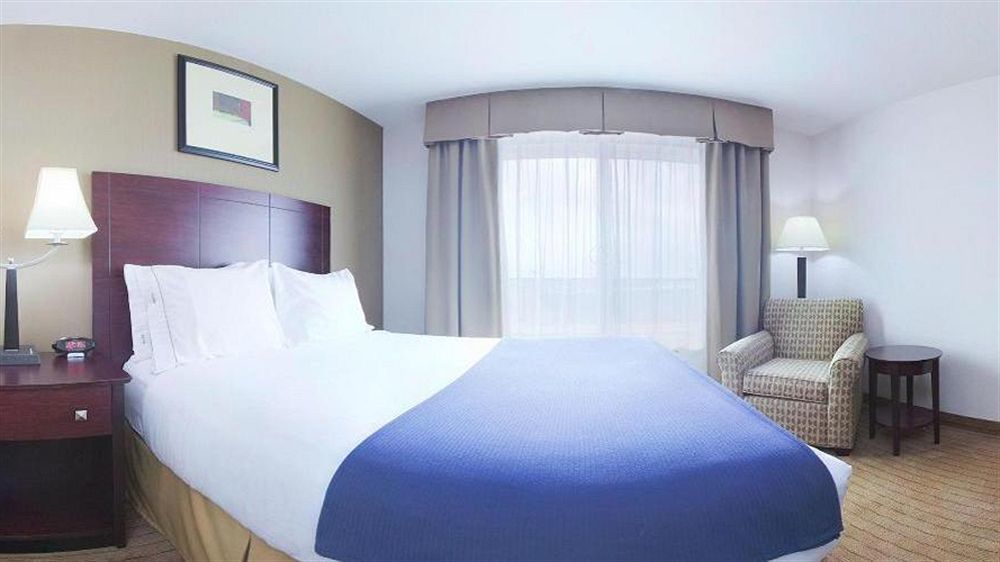 Holiday Inn Express Hotel & Suites Antigo By Ihg Экстерьер фото