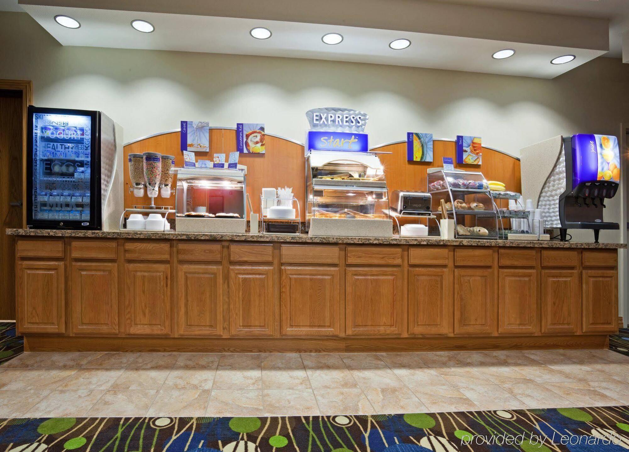 Holiday Inn Express Hotel & Suites Antigo By Ihg Экстерьер фото