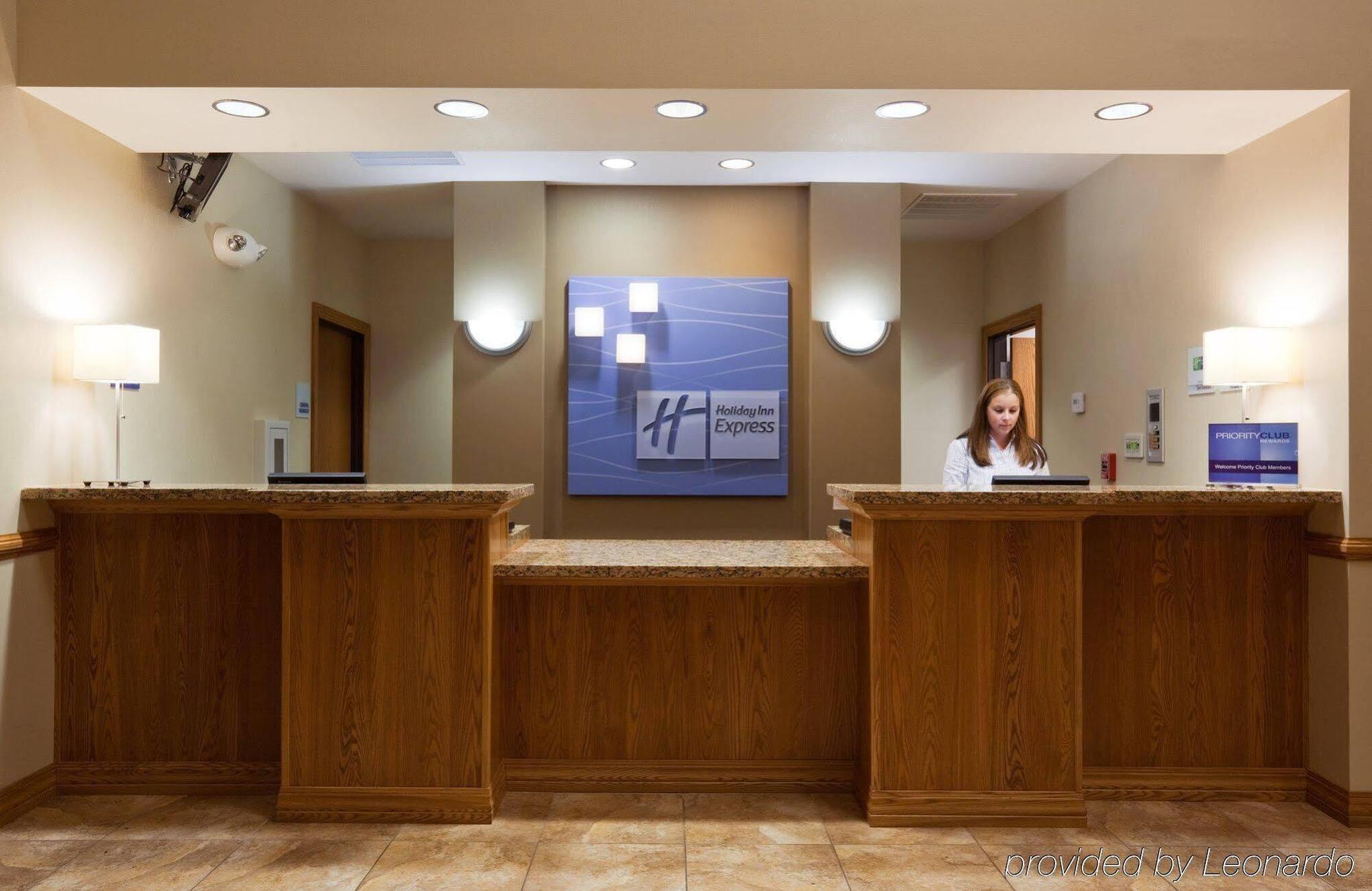 Holiday Inn Express Hotel & Suites Antigo By Ihg Экстерьер фото